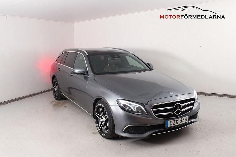 Grå Begagnad 2019 Mercedes E220 Avantgarde Kombi | 224 900 kr (Bra pris) - Bild 1/4