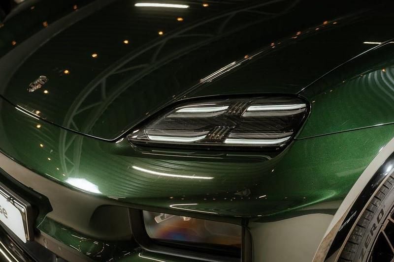 Begagnad Porsche Macan Turbo 469 kW (639 HK) 2024 Grön SUV