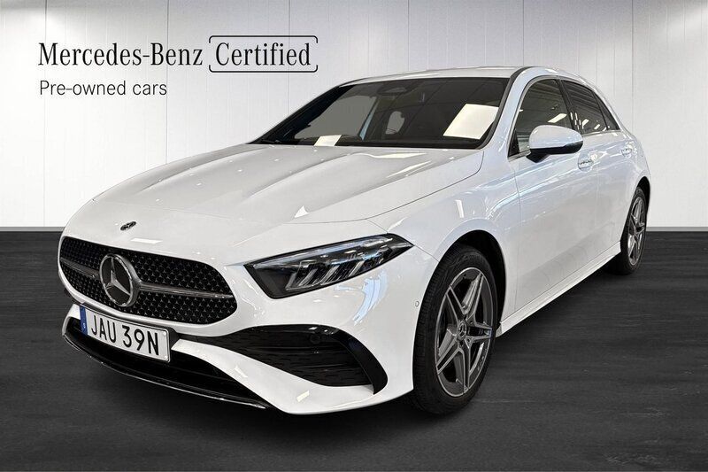 Vit Begagnad 2024 Mercedes A250 AMG line Halvkombi | 374 900 kr (Marknadspris) - Bild 1/4