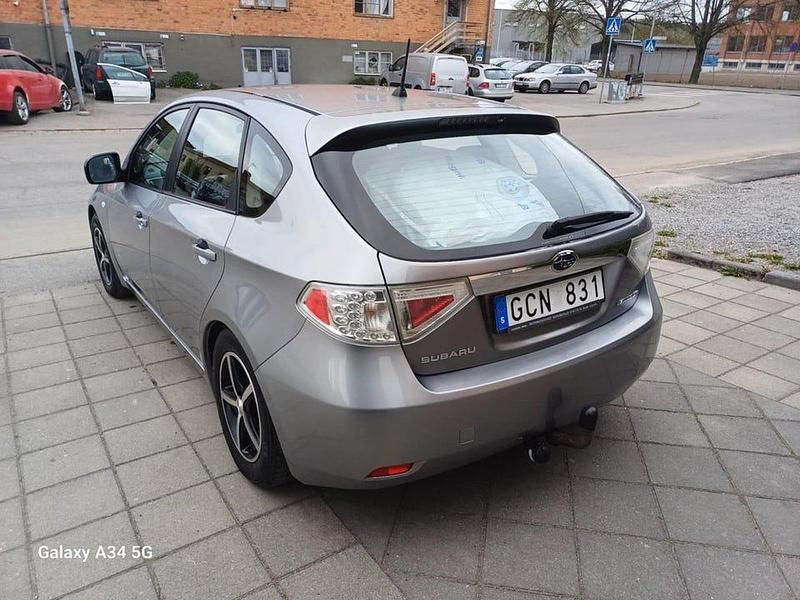 Begagnad Subaru Impreza 108 HK (79 kW) 2008 Silver Halvkombi