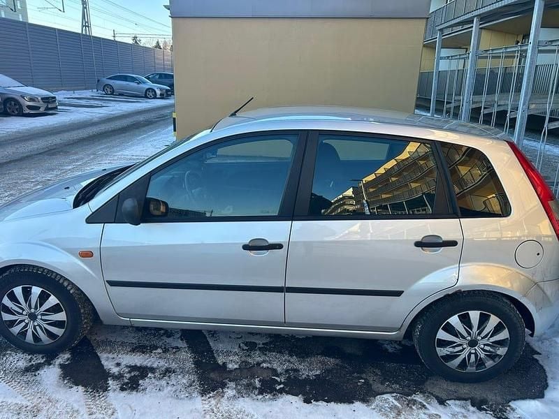 Begagnad Ford Fiesta 70 HK (51 kW) 2006 Halvkombi