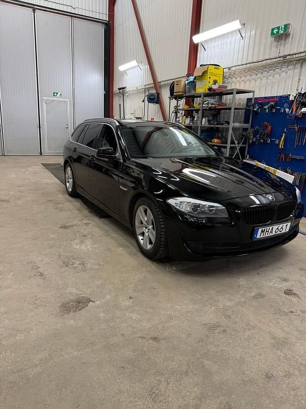 Begagnad 2012 BMW 520 Kombi | 85 000 kr (Marknadspris) - Bild 1/4