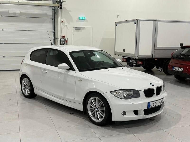 Begagnad BMW 120 Advantage 170 HK (125 kW) 2008 Vit Halvkombi