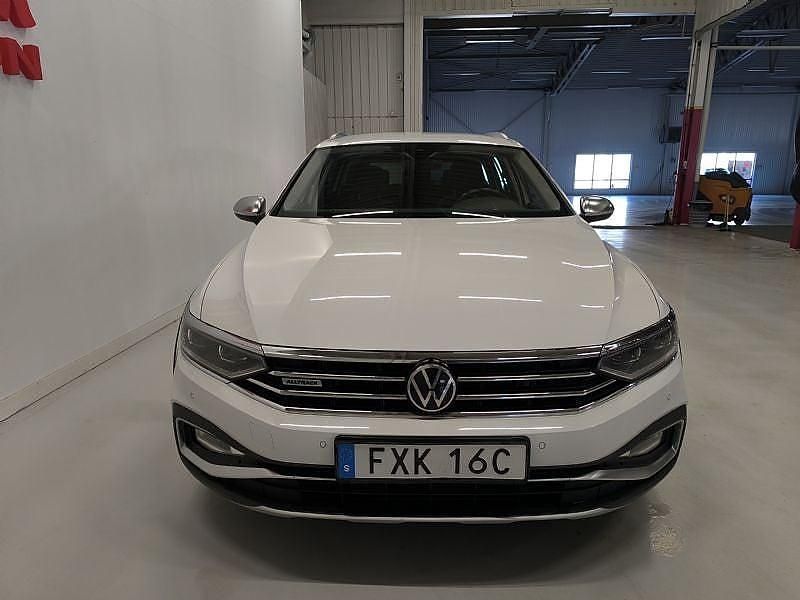 Begagnad VW Passat Alltrack Executive 200 HK (147 kW) 2021 Vit Kombi
