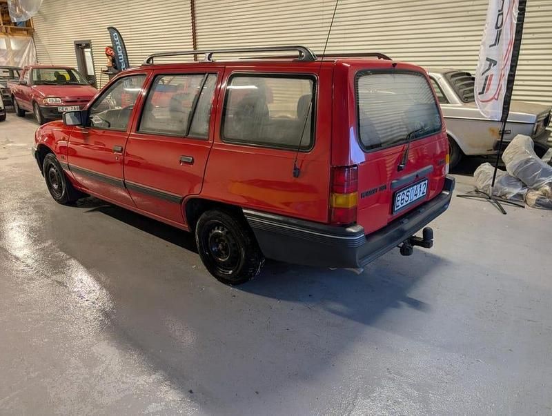 Begagnad Opel Kadett 75 HK (55 kW) 1990 Ljusröd Kombi