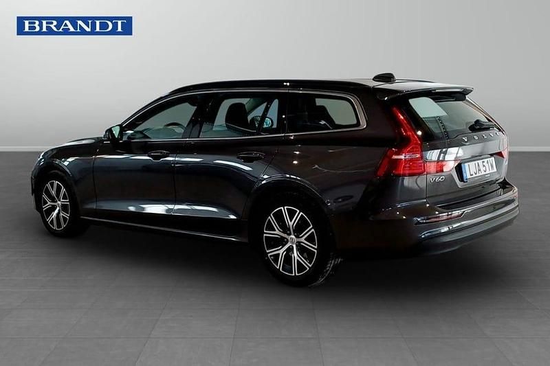 Begagnad Volvo V60 Core 200 HK (147 kW) 2023 Grå Kombi