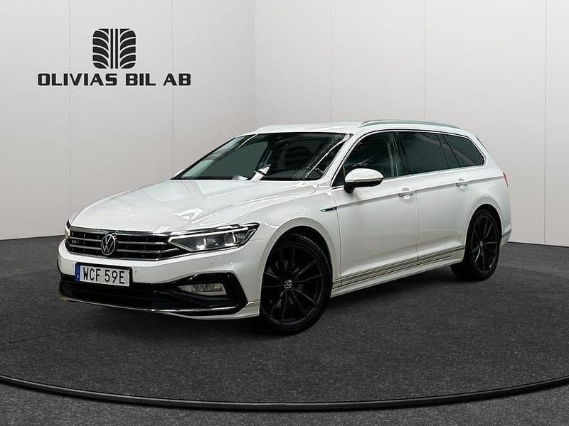 Vit Begagnad 2022 VW Passat R-line Kombi | 199 400 kr (Superpris) - Bild 1/4
