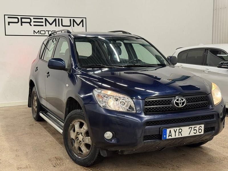 Blå Begagnad 2006 Toyota RAV4 SUV | 69 900 kr (Marknadspris) - Bild 1/4