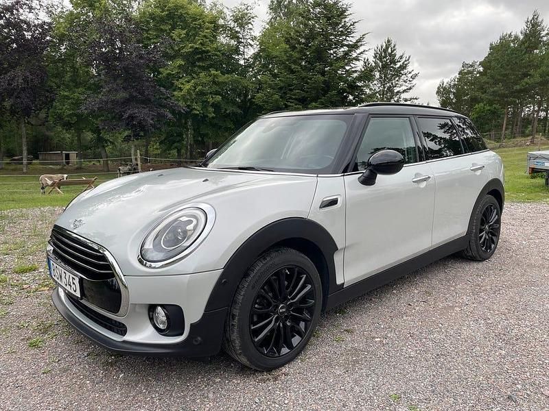 Begagnad Mini Clubman 136 HK (100 kW) 2019 White silver metallic under jet black Kombi