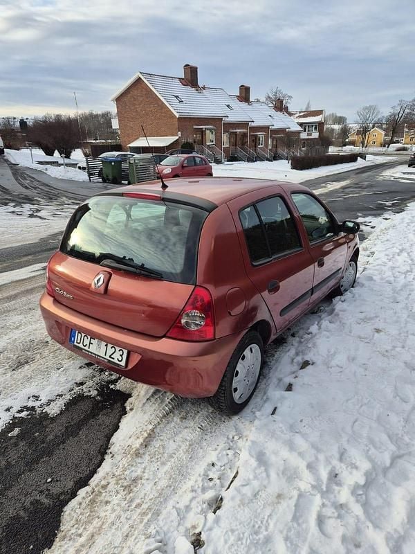 Begagnad Renault Clio R.S. 75 HK (55 kW) 2008 Halvkombi