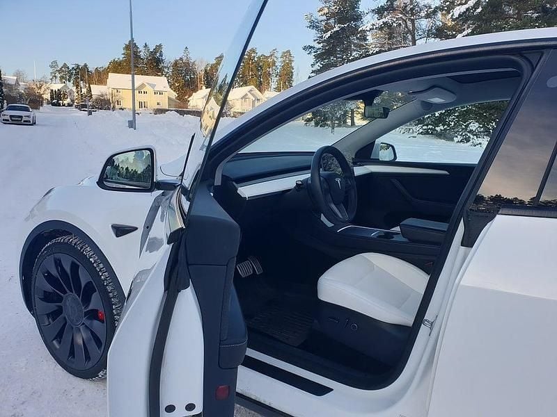 Begagnad Tesla Model Y Performance 392 kW (534 HK) 2023 SUV