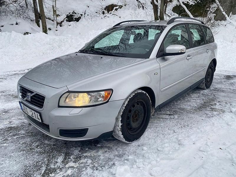Begagnad Volvo V50 Kinetic 109 HK (80 kW) 2009 Grå Kombi