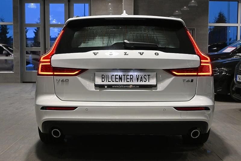 Begagnad Volvo V60 Momentum 340 HK (250 kW) 2020 Vit Kombi