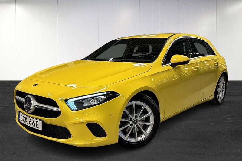Gul Begagnad 2019 Mercedes A200 AMG line Halvkombi | 219 900 kr (Bra pris) - Bild 1/4