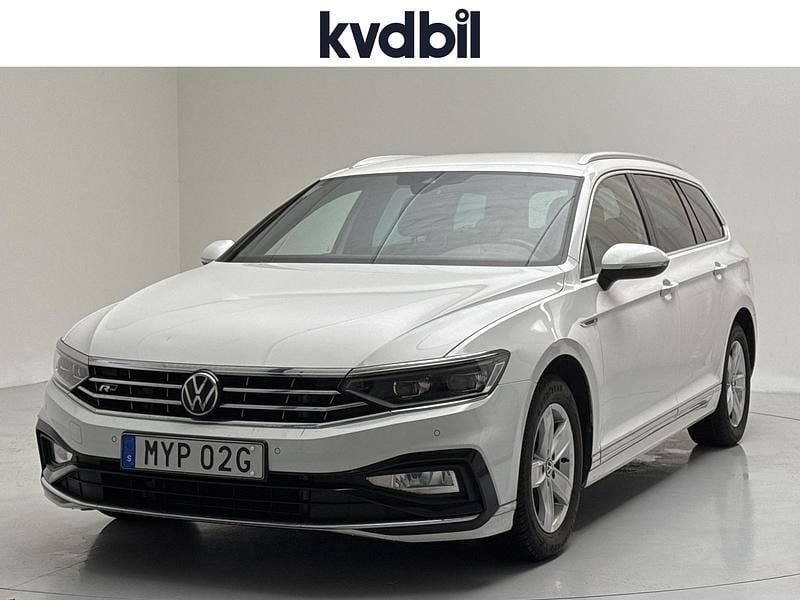 Vit Begagnad 2022 VW Passat | 295 800 kr (Marknadspris) - Bild 1/3