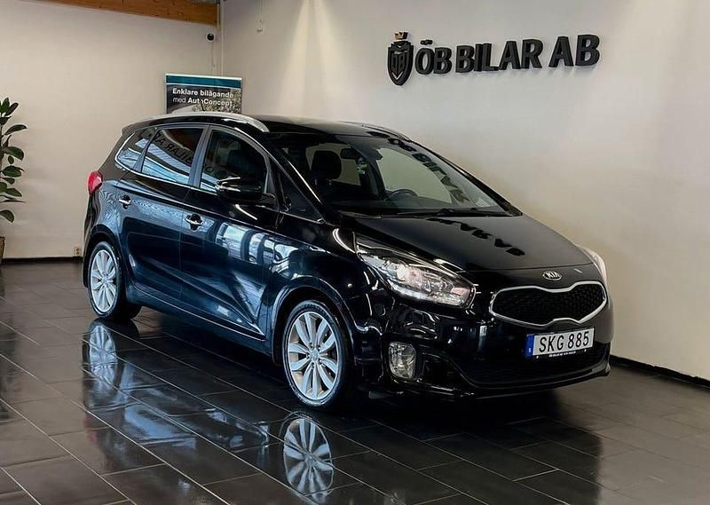 Svart Begagnad 2014 Kia Carens Minibuss | 99 900 kr (Marknadspris) - Bild 1/4