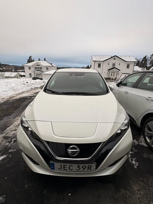 Begagnad Nissan Leaf 110 kW (150 HK) 2020 Vit Halvkombi