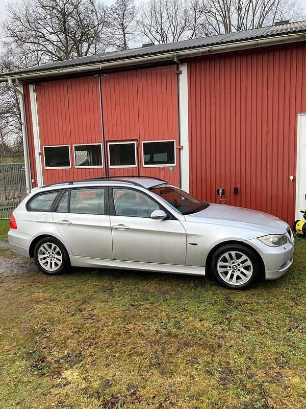 Begagnad 2008 BMW 320 Kombi | 43 000 kr (Marknadspris) - Bild 1/4