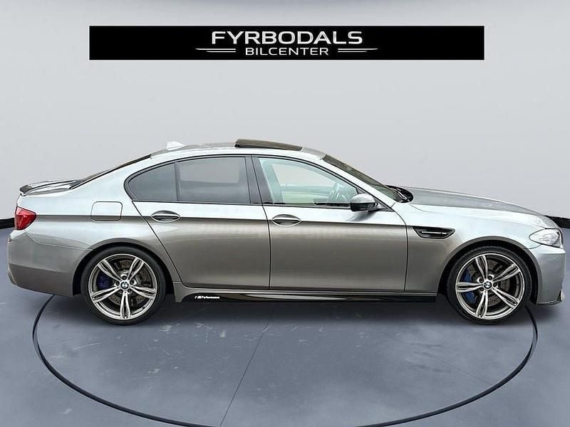 Begagnad BMW M5 M Performance 560 HK (411 kW) 2012 Grå Sedan