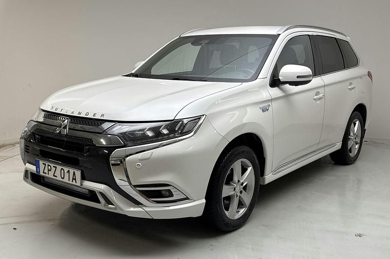 Vit Begagnad 2020 Mitsubishi Outlander SUV | 219 800 kr (Marknadspris) - Bild 1/4