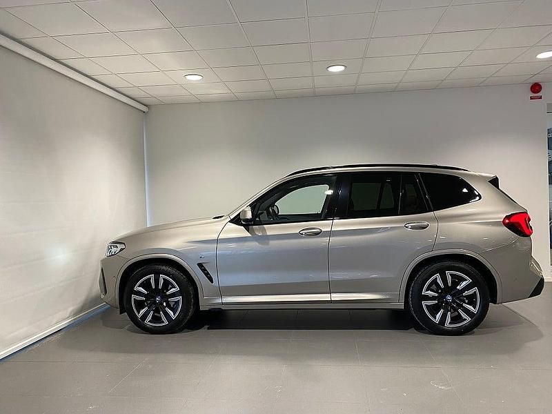 Begagnad BMW iX3 M Sport 210 kW (286 HK) 2024 Grå SUV