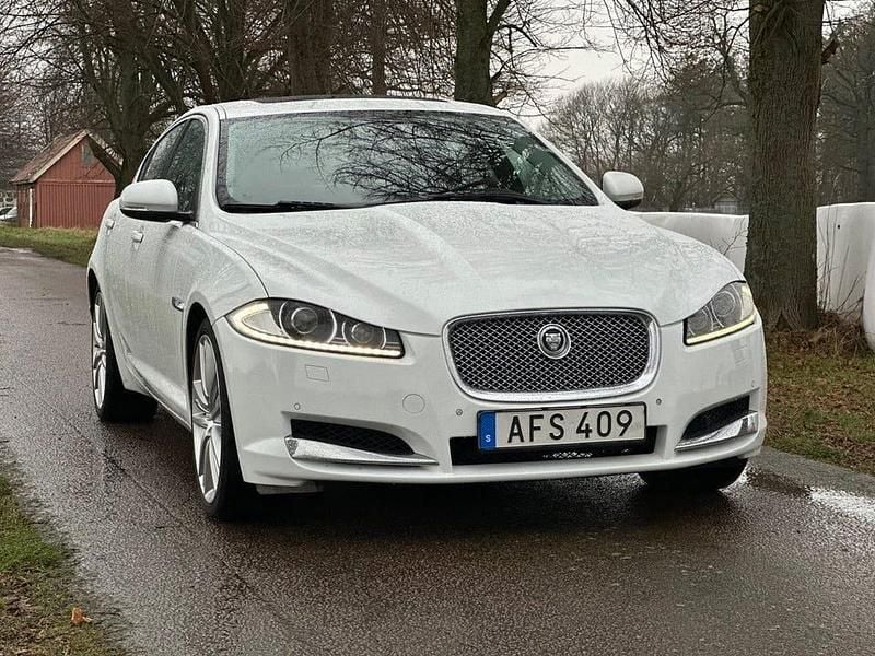 Vit Begagnad 2012 Jaguar XF Sedan | 89 900 kr (Superpris) - Bild 1/4