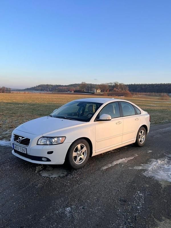 Begagnad 2012 Volvo S40 Sedan | 54 900 kr (Marknadspris) - Bild 1/4