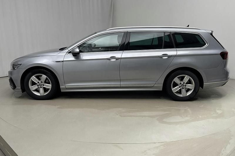 Begagnad VW Passat Business 200 HK (147 kW) 2022 Silver Kombi