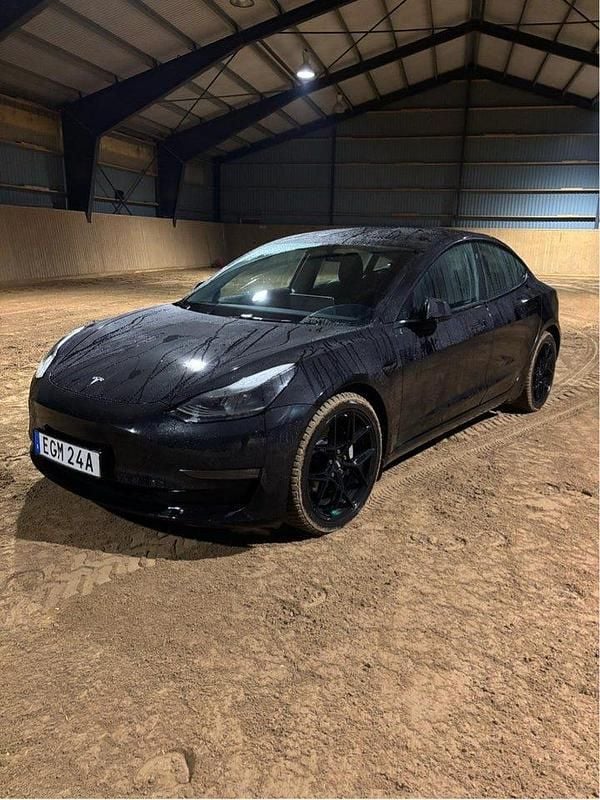 Begagnad 2021 Tesla Model 3 Sedan | 299 000 kr (Marknadspris) - Bild 1/4