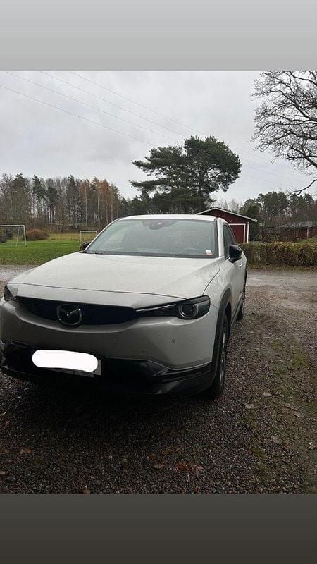 Vit Begagnad 2021 Mazda MX30 SUV | 159 000 kr (Marknadspris) - Bild 1/4