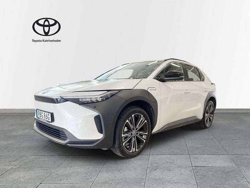 Vit Begagnad 2022 Toyota bZ4X SUV | 379 900 kr (Superpris) - Bild 1/4