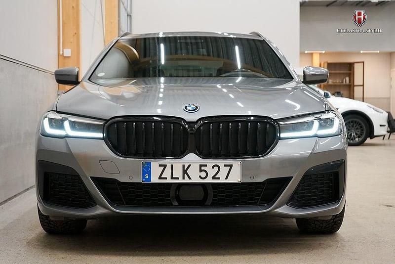 Begagnad BMW 530e M Sport 184 HK (135 kW) 2022 Grå Kombi