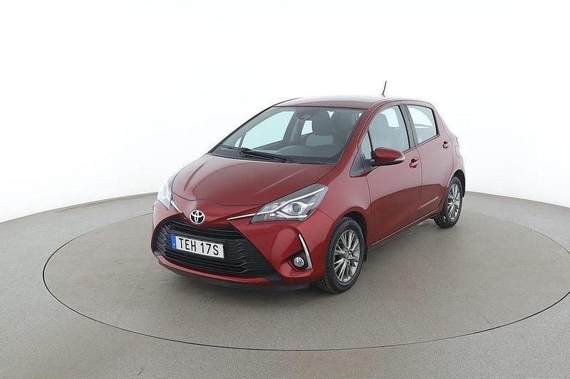 Röd Begagnad 2019 Toyota Yaris Active Halvkombi | 138 000 kr (Bra pris) - Bild 1/4