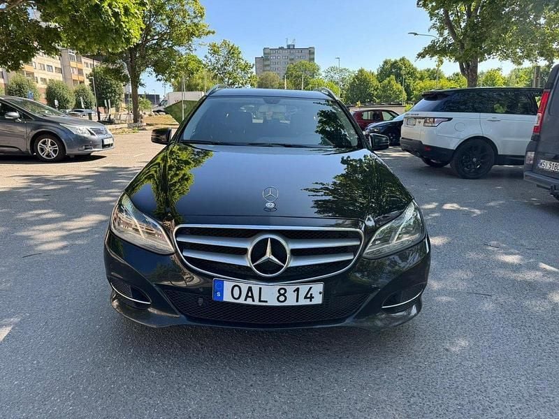 Svart Begagnad 2016 Mercedes E220 Avantgarde Kombi | 100 000 kr - Bild 1/4