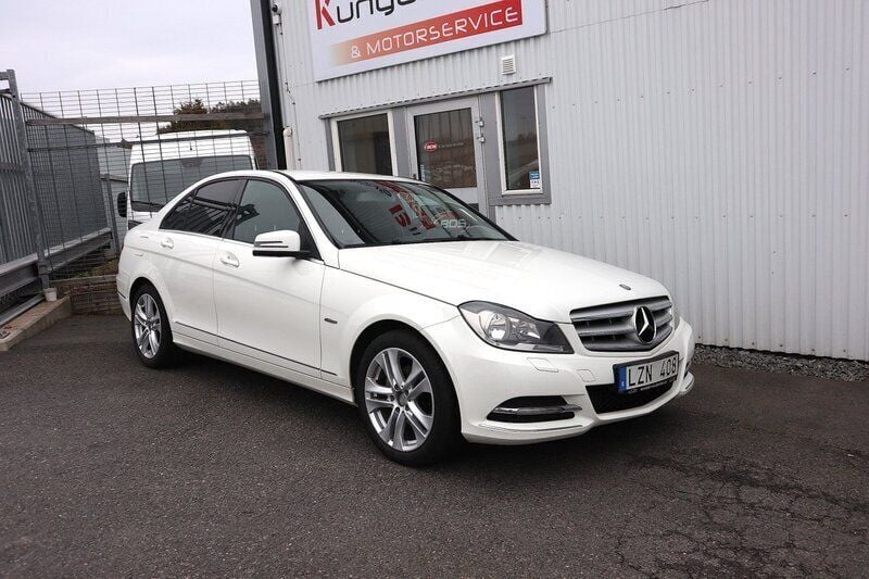 Vit Begagnad 2011 Mercedes C180 Avantgarde Sedan | 109 000 kr (Marknadspris) - Bild 1/4