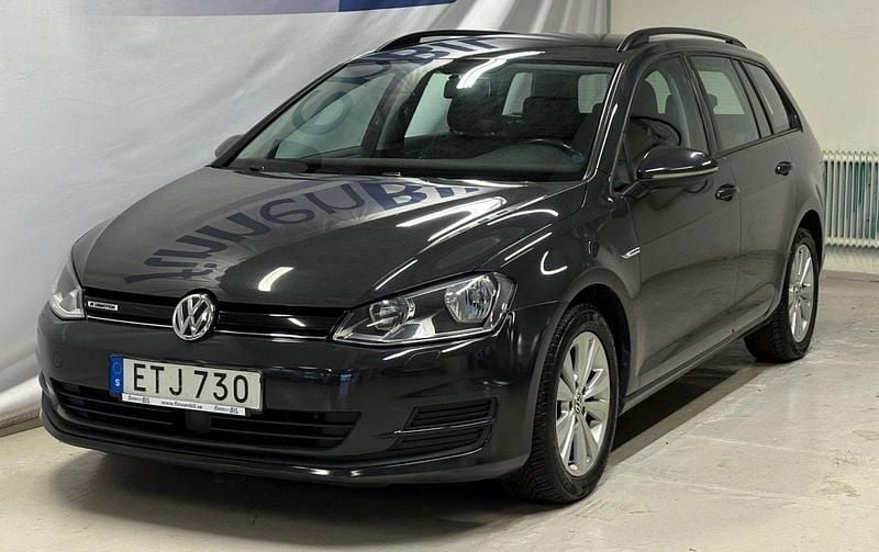 Mörkgrå (grå) Begagnad 2015 VW Golf VII Kombi | 69 500 kr (Bra pris) - Bild 1/4