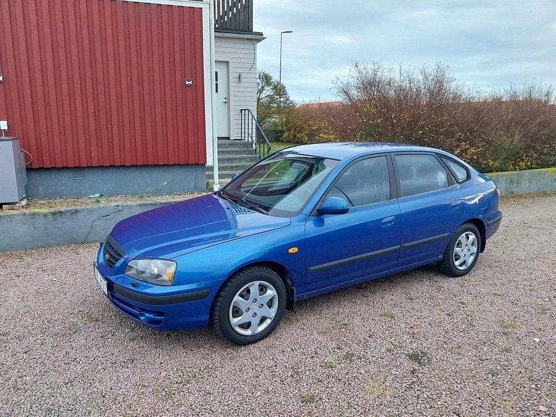 Blå Begagnad 2006 Hyundai Elantra Halvkombi | 19 900 kr - Bild 1/4