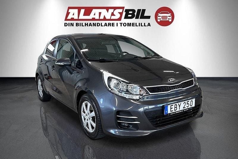 Grå Begagnad 2015 Kia Rio Halvkombi | 74 000 kr (Marknadspris) - Bild 1/4