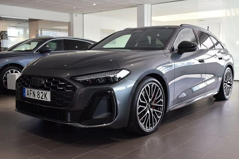 Grå (daytonagrå pärleffekt) Begagnad 2025 Audi A5 S-Line Sportkupé | 739 000 kr - Bild 1/4