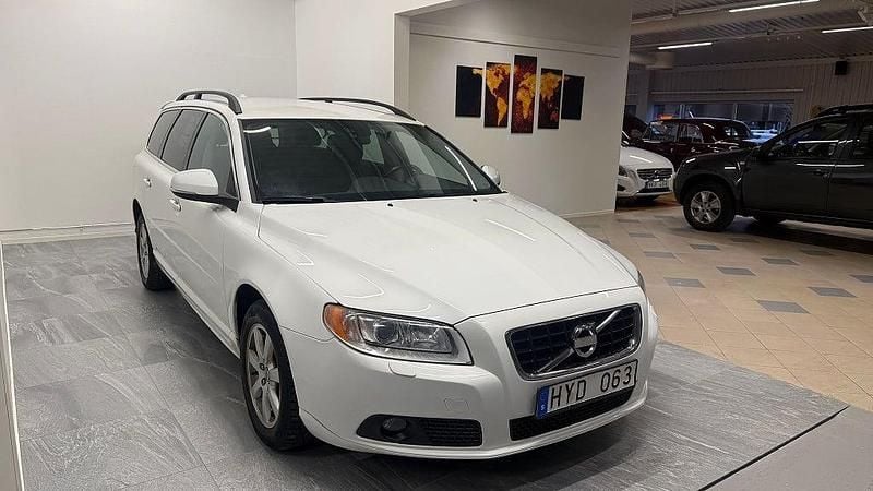 Begagnad Volvo V70 Momentum 179 HK (131 kW) 2013 Vit Kombi