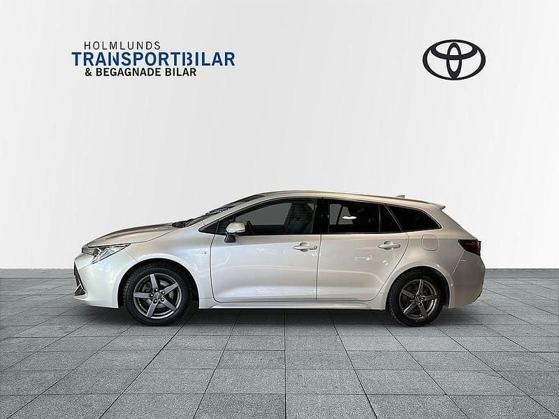 Begagnad Toyota Corolla Style 124 HK (91 kW) 2021 Silver Kombi