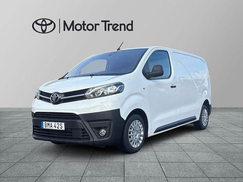 Vit Begagnad 2021 Toyota Proace Comfort Minibuss | 219 900 kr (Marknadspris) - Bild 1/4