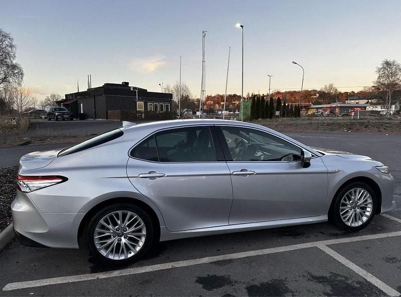 Begagnad 2020 Toyota Camry Sedan | 270 000 kr - Bild 1/4