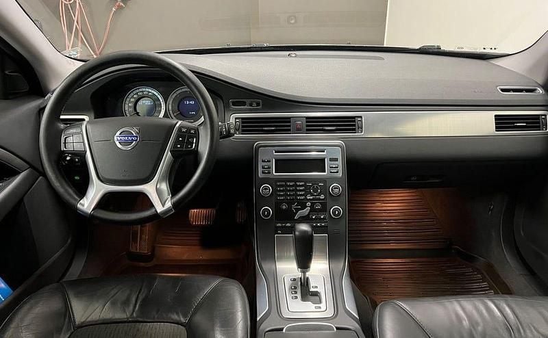 Begagnad Volvo V70 Momentum 163 HK (119 kW) 2011 Grå Kombi