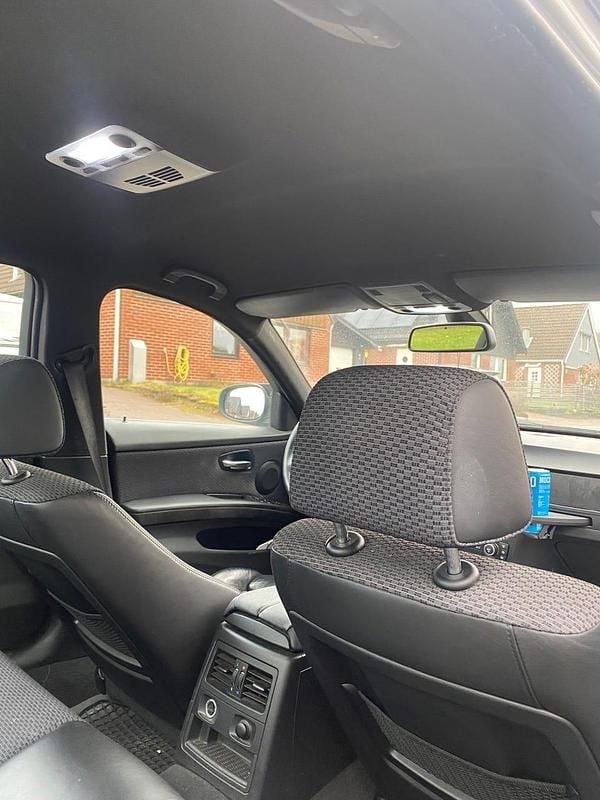 Begagnad BMW 325 218 HK (160 kW) 2009 Sedan