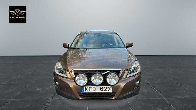 Brun Begagnad 2010 Volvo XC60 R-Design SUV | 45 000 kr (Superpris) - Bild 1/4