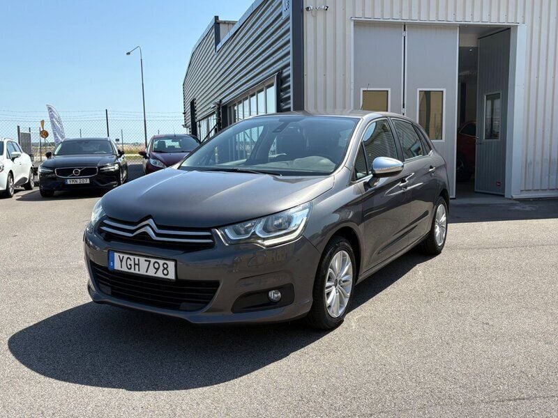 Grå Begagnad 2016 Citroën C4 Halvkombi | 69 900 kr (Bra pris) - Bild 1/4