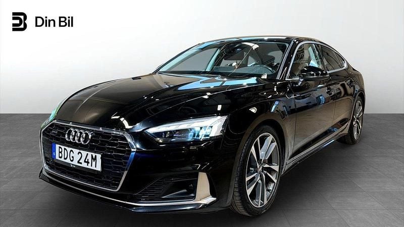 Svart Begagnad 2020 Audi A5 Sportback Comfort Halvkombi | 329 900 kr (Marknadspris) - Bild 1/4