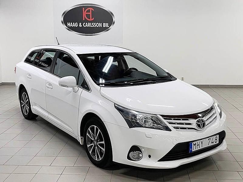 Begagnad Toyota Avensis 124 HK (91 kW) 2012 Vit Kombi