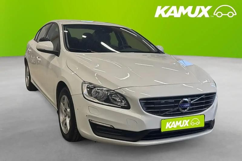 Vit Begagnad 2017 Volvo S60 Standard Sedan | 149 800 kr (Marknadspris) - Bild 1/4